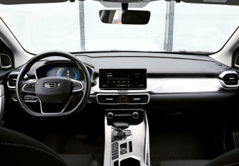 Подержанный автомобиль Geely Coolray 2023 года (18 фото)