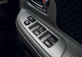 Подержанный автомобиль Toyota Sienta 2010 года (11 фото)