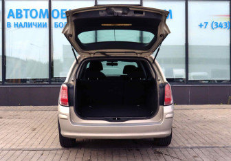 Подержанный автомобиль Opel Astra Wagon 2008 года (20 фото)