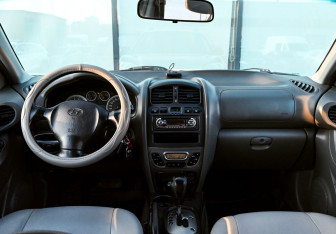 Подержанный автомобиль Hyundai Santa Fe 2007 года (16 фото)