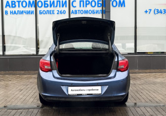 Подержанный автомобиль Opel Astra Sedan 2013 года (19 фото)