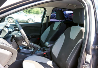 Подержанный автомобиль Ford Focus Hatchback 2011 года (16 фото)