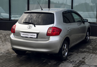 Подержанный автомобиль Toyota Auris Hatchback 2008 года (5 фото)