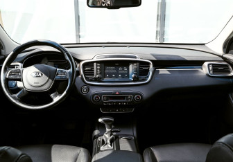 Подержанный автомобиль Kia Sorento 2018 года (19 фото)