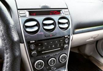 Подержанный автомобиль Mazda 6 Sedan 2006 года (10 фото)