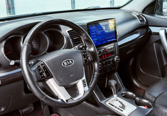 Подержанный автомобиль Kia Sorento 2010 года (15 фото)
