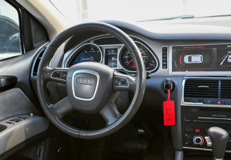 Подержанный автомобиль Audi Q7 2010 года (11 фото)