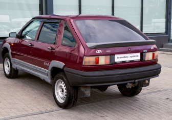 Подержанный автомобиль ИЖ 2126 «Ода» 2004 года (3 фото)