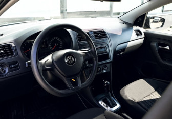 Подержанный автомобиль Volkswagen Polo Sedan 2016 года (13 фото)
