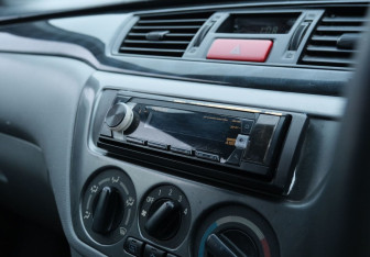 Подержанный автомобиль Mitsubishi Lancer Sedan 2006 года (13 фото)