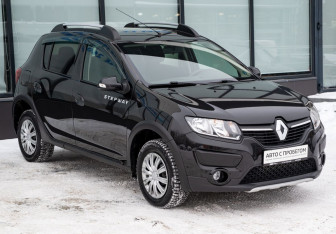 Подержанный автомобиль Renault Sandero 2018 года (7 фото)