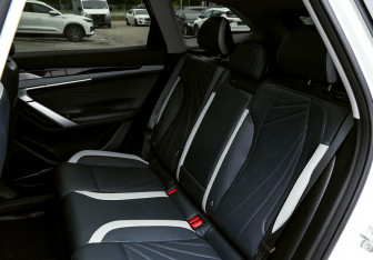 Подержанный автомобиль Geely Atlas 2024 года (18 фото)