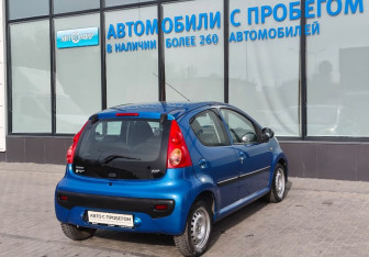 Подержанный автомобиль Peugeot 107 2009 года (5 фото)