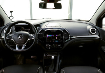 Подержанный автомобиль Renault Kaptur 2020 года (14 фото)