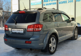 Подержанный автомобиль Dodge Journey 2010 года (5 фото)
