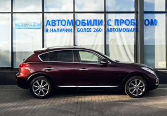Подержанный автомобиль Infiniti QX50 2017 года (6 фото)