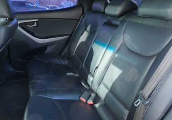 Подержанный автомобиль Hyundai Avante Sedan 2011 года (17 фото)