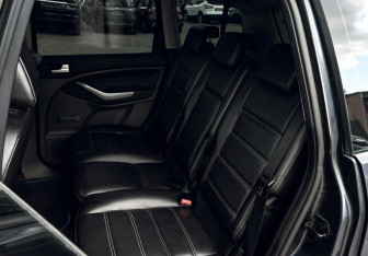 Подержанный автомобиль Ford C-MAX 2007 года (16 фото)