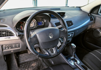Подержанный автомобиль Renault Fluence 2014 года (13 фото)