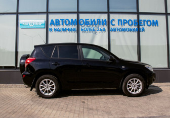 Подержанный автомобиль Toyota RAV4 2006 года (6 фото)