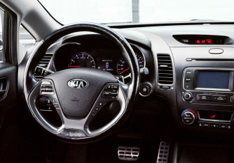Подержанный автомобиль Kia Cerato Sedan 2013 года (19 фото)