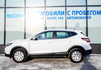 Подержанный автомобиль Nissan Qashqai 2016 года (2 фото)