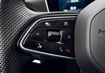 Подержанный автомобиль Geely Coolray 2023 года (13 фото)