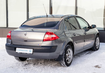 Подержанный автомобиль Renault Megane Sedan 2005 года (5 фото)