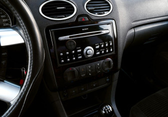 Подержанный автомобиль Ford Focus Sedan 2006 года (10 фото)