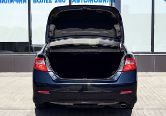 Подержанный автомобиль Toyota Camry Sedan 2013 года (24 фото)