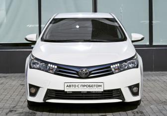Подержанный автомобиль Toyota Corolla Sedan 2013 года (8 фото)
