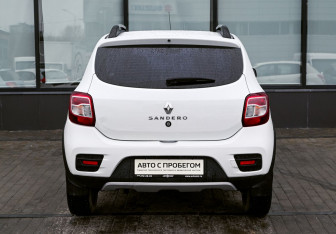 Подержанный автомобиль Renault Sandero 2021 года (4 фото)