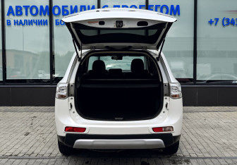 Подержанный автомобиль Mitsubishi Outlander 2014 года (20 фото)