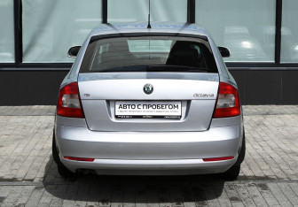 Подержанный автомобиль Skoda Octavia Liftback 2011 года (4 фото)