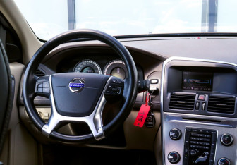 Подержанный автомобиль Volvo XC60 2012 года (20 фото)