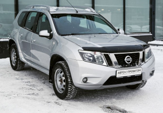 Подержанный автомобиль Nissan Terrano 2017 года (7 фото)