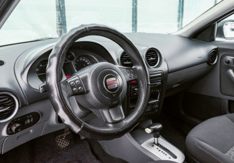 Подержанный автомобиль SEAT Ibiza Hatchback 2007 года (10 фото)