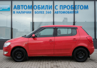 Подержанный автомобиль Skoda Fabia Hatchback 2012 года (2 фото)