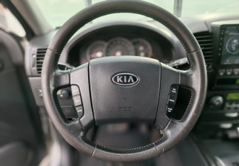 Подержанный автомобиль Kia Sorento 2011 года (12 фото)
