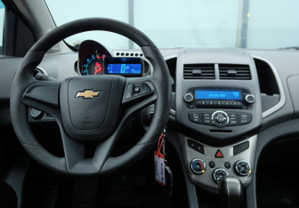 Подержанный автомобиль Chevrolet Aveo Sedan 2013 года (10 фото)