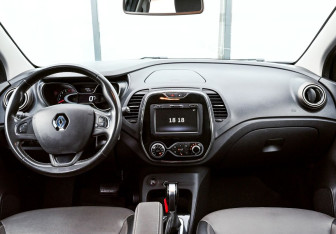 Подержанный автомобиль Renault Kaptur 2019 года (18 фото)