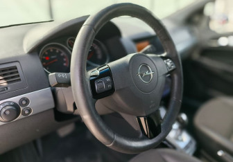 Подержанный автомобиль Opel Astra Hatchback 2008 года (10 фото)