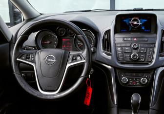 Подержанный автомобиль Opel Zafira Compactvan 2013 года (22 фото)