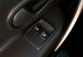 Подержанный автомобиль Renault Sandero 2015 года (12 фото)