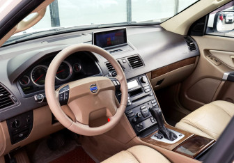 Подержанный автомобиль Volvo XC90 2011 года (16 фото)
