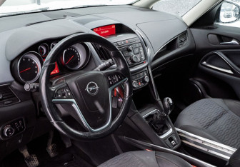 Подержанный автомобиль Opel Zafira Compactvan 2013 года (14 фото)