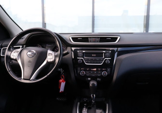 Подержанный автомобиль Nissan Qashqai 2018 года (17 фото)