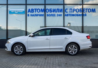 Подержанный автомобиль Volkswagen Jetta Sedan 2014 года (2 фото)