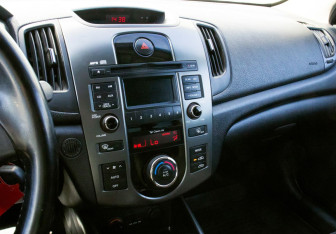 Подержанный автомобиль Kia Cerato Sedan 2012 года (10 фото)