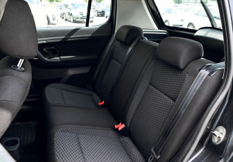 Подержанный автомобиль Skoda Fabia Hatchback 2010 года (15 фото)